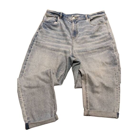 American eagle jeans w/ cuffed bottoms size 16 in good condition - Picture 2 of 5